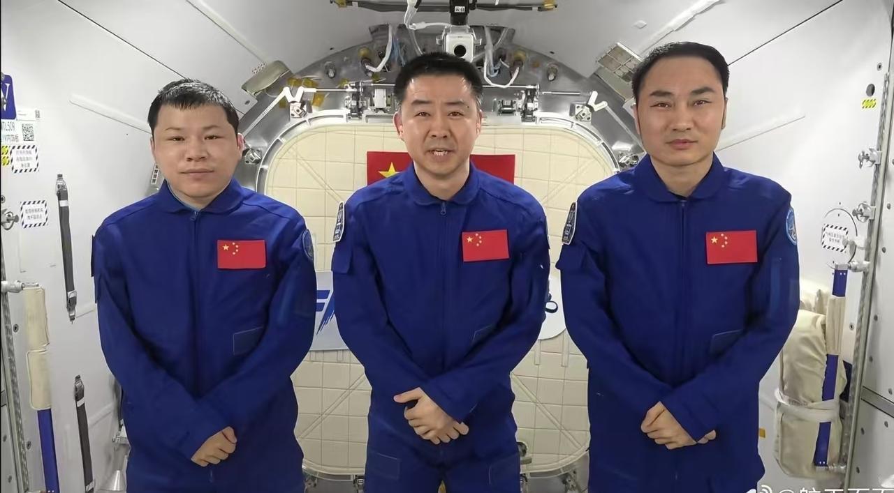 今天全网最开心的应该是3位宇航员父母吧，不是他们的儿子获得了多高的荣誉，而是他们