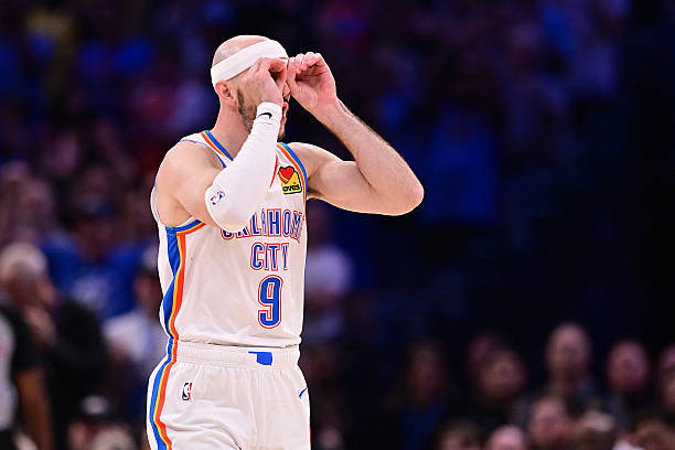 卡鲁索生病，明天出战成疑，缺席前天对阵活塞的杰伦·威廉姆斯复出，雷霆基本上是全员