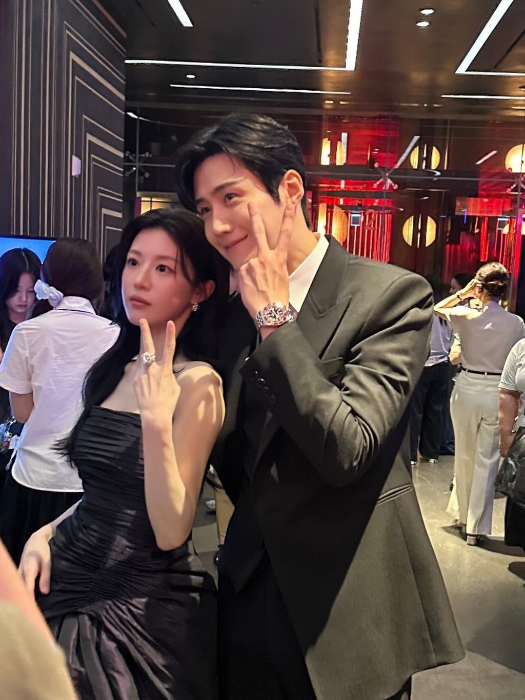 等一个合照放出 爱情怎么翻译