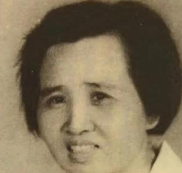 1977年，李敏在福建龙岩见到了亲姐姐杨月花，不过，杨月花当即向李敏提了一个要求