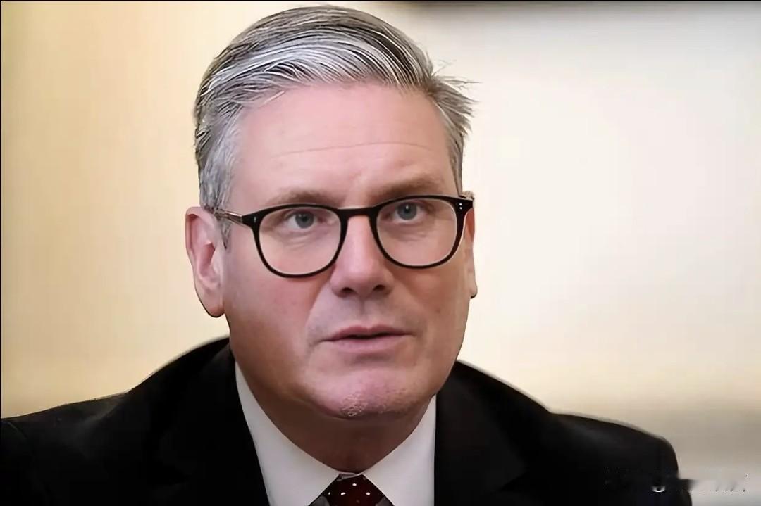 唯一选择-斯塔默已无牌可出
两个事件的叠加，令目前英国首相斯塔默极有可能无法继续