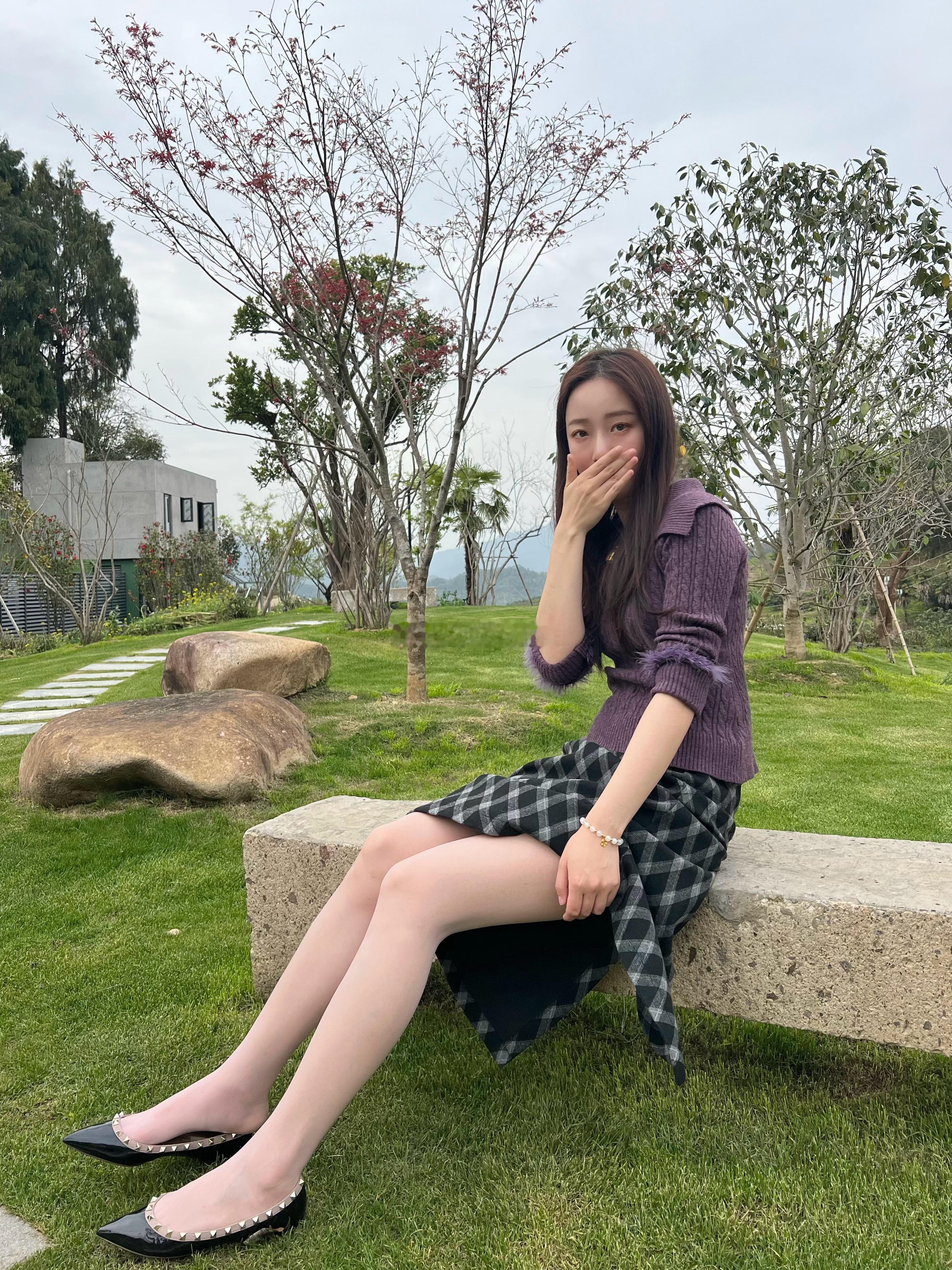 这种回答模式的测评分享爱看吗？1. 看“蜜粉”到底是个啥色？直白说： 它通常不是