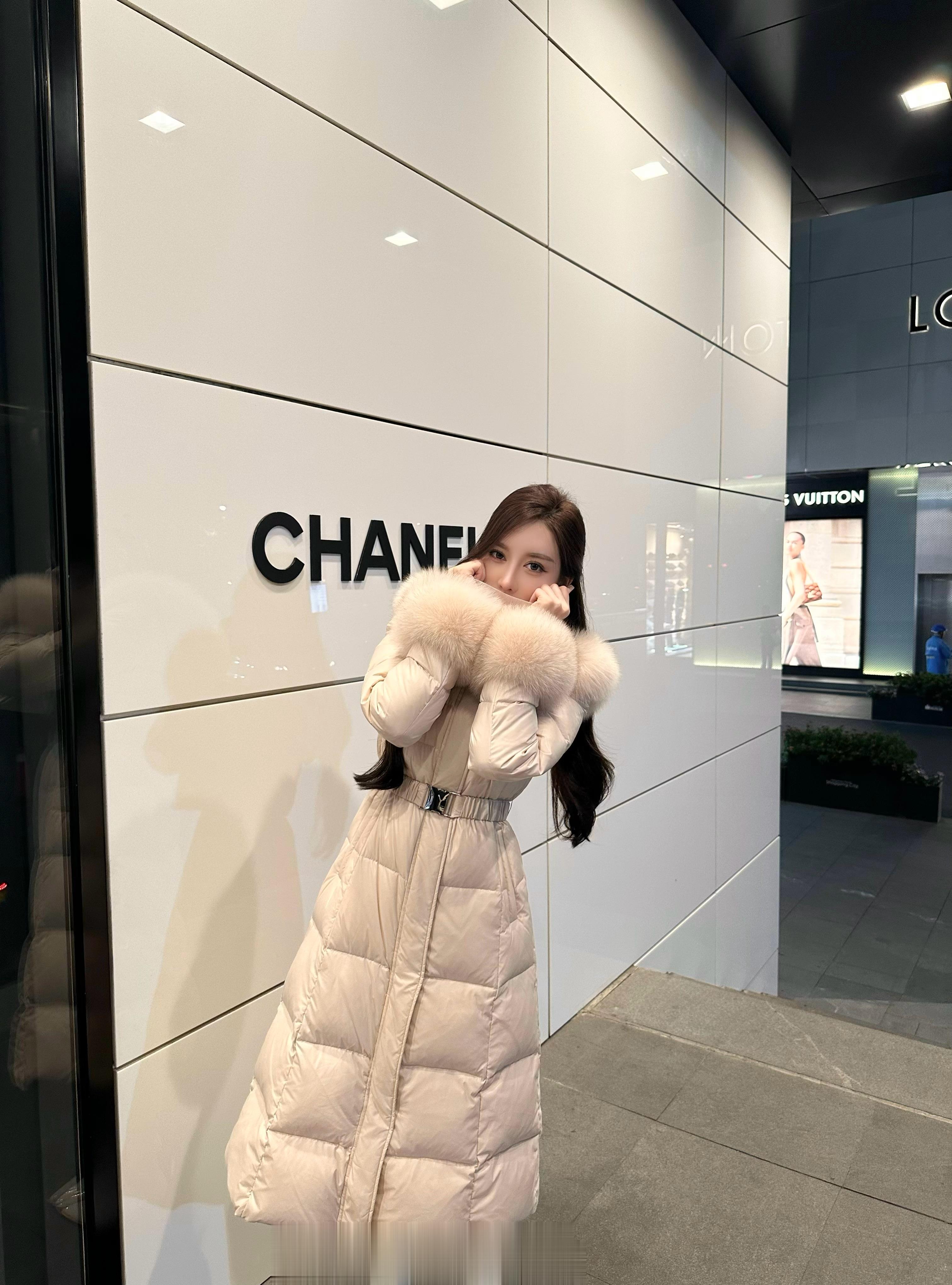 站在路边被问🔗的外套 颜色太可啦 ​​​