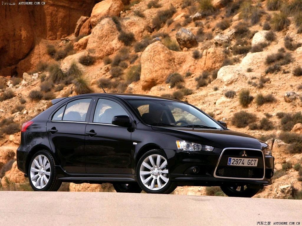 无意中翻看2009年款的三菱蓝瑟sportback，感觉其车尾设计与现款十一代本