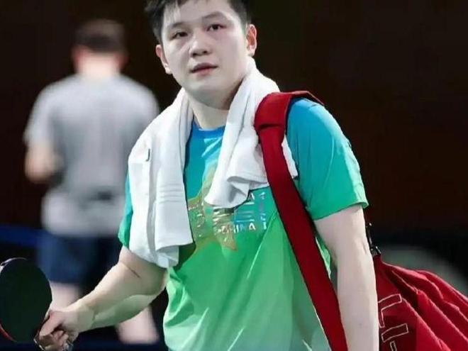 樊振东加盟德国萨尔布吕肯俱乐部引发争议，但官媒支持其决定。运动员跨国流动是常态，