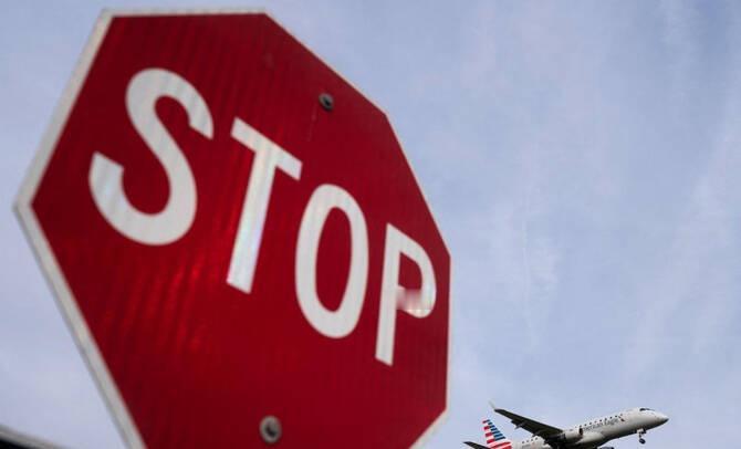 周六，美国航空公司和旅客在全国范围内艰难地度过了第二天的航班削减，因为预计政府关