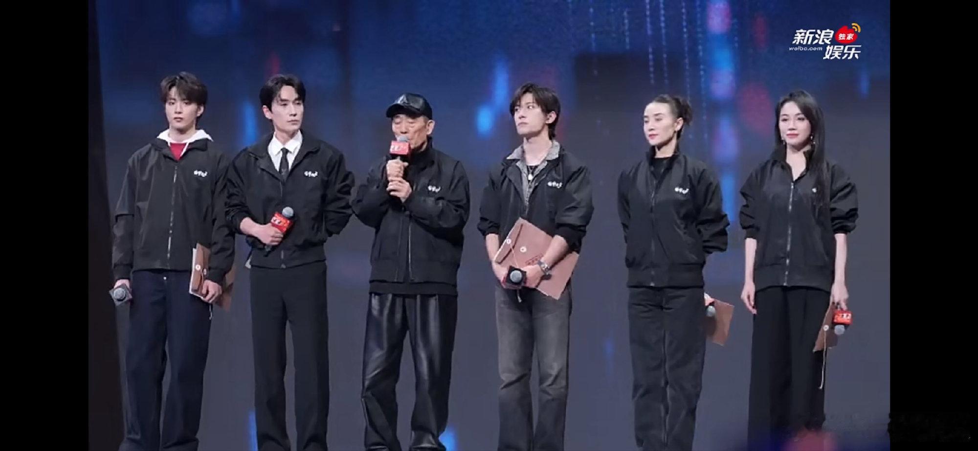 张艺谋说易烊千玺很沉稳从容 从年少成名到现在获得大导肯定，他的沉稳不是演出来的，