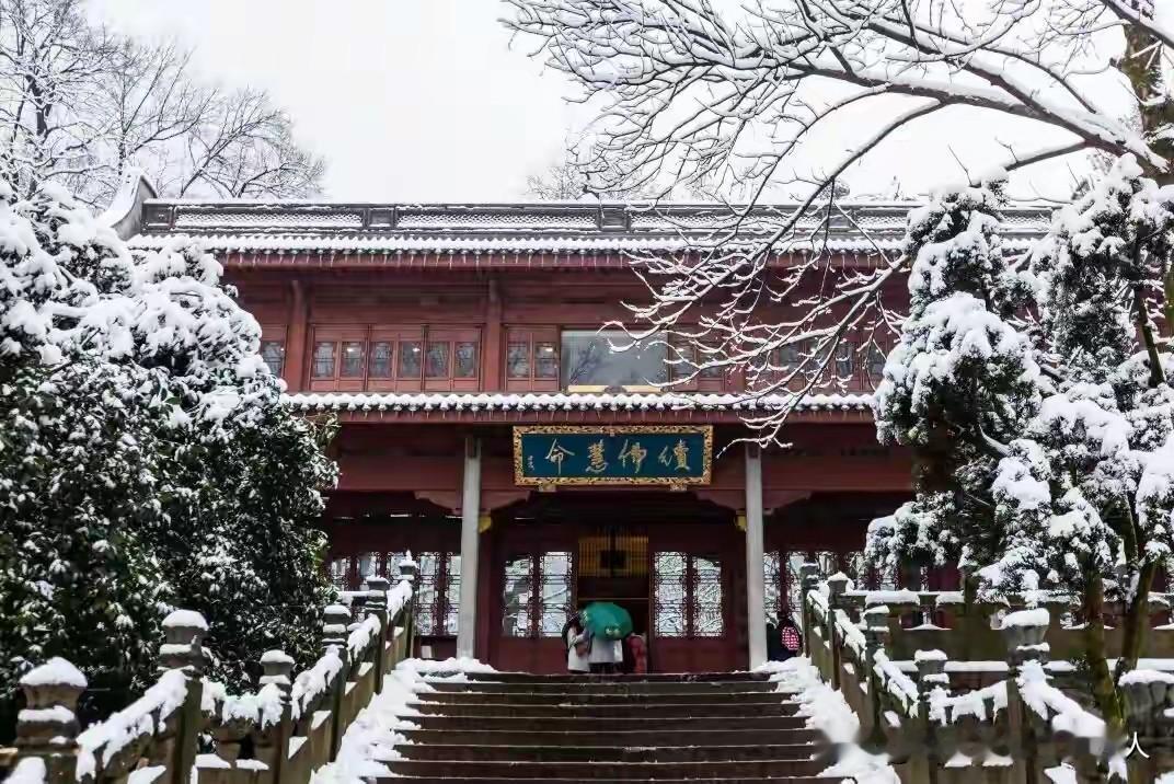 免费等于零成本吗？

本来杭州的灵隐寺，想着惠民免费预约入园，名额提前5天被抢光
