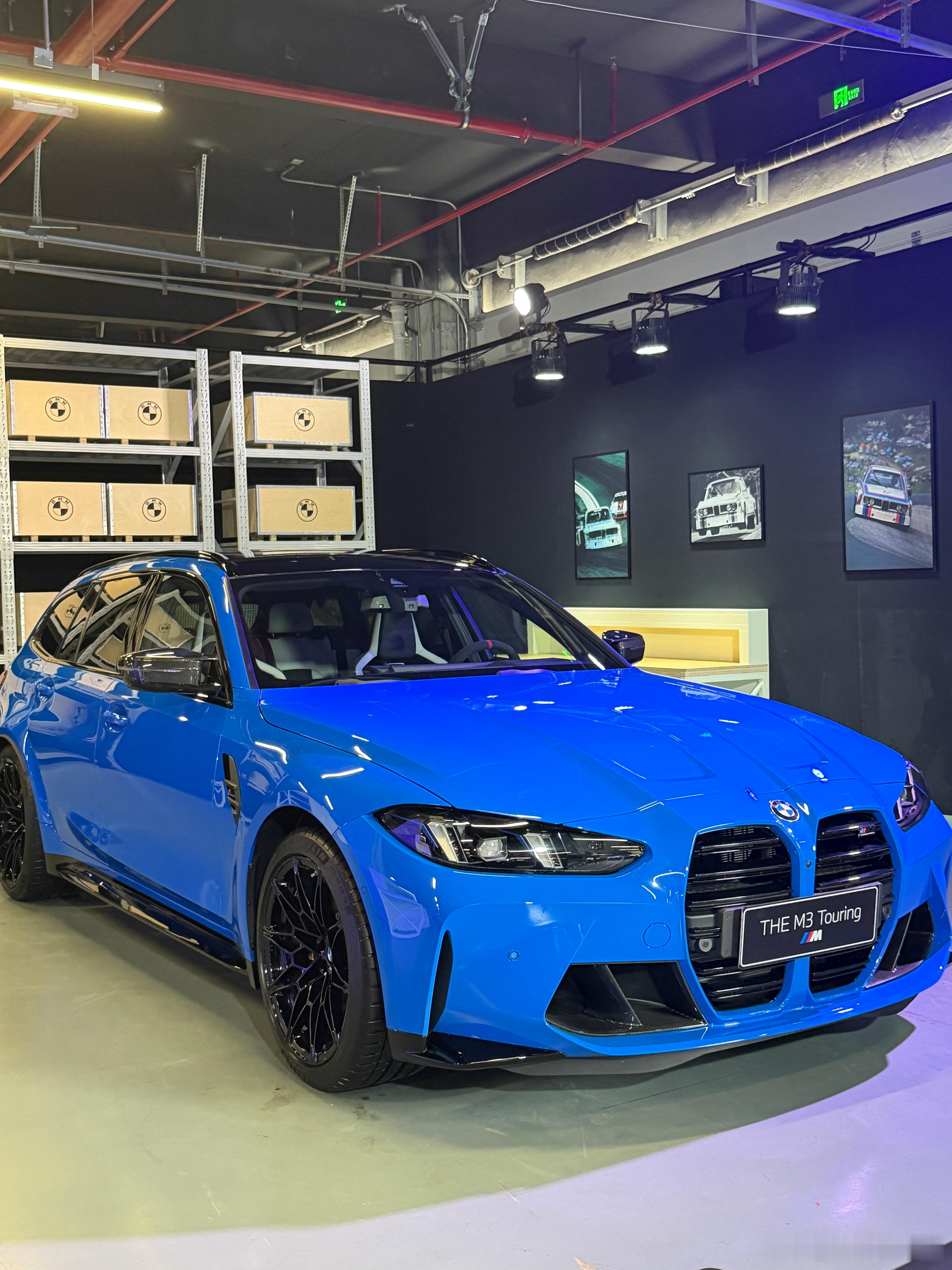 哪有什么天花烂坠的小词，帅就完了！  ​​​