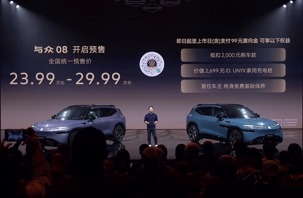 差点把观看这事忘了。原本微信提示5:30开播，可实际上到7:30才正式开始。中间