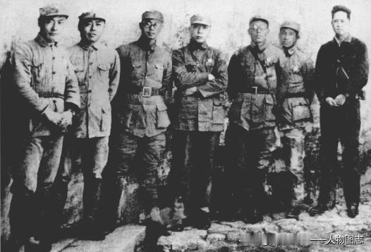 左起陈毅，项英、袁国平、李一氓、朱克靖、粟裕，叶挺