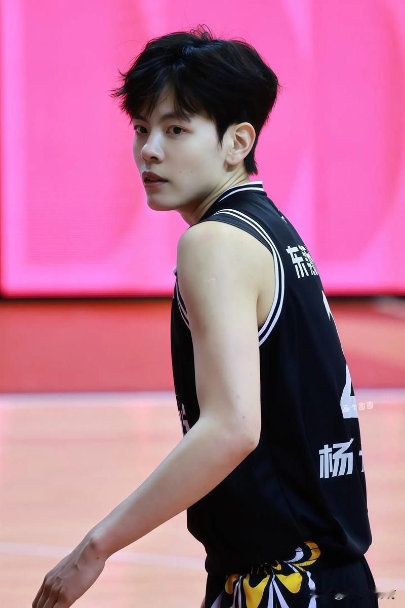 拥有双外援卡多佐和科利尔的去年WCBA总冠军东莞新彤盛队在面对没有外援的江苏南钢