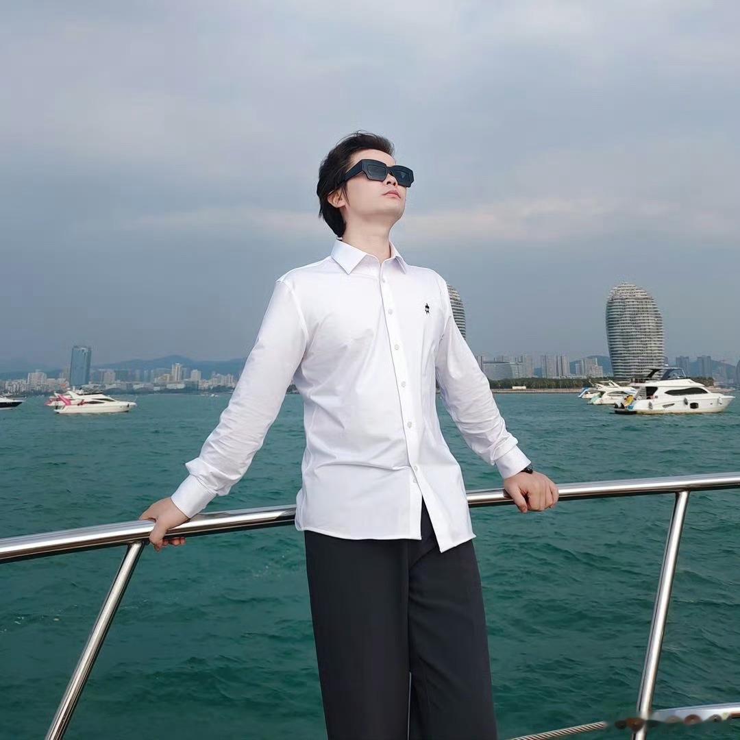 人类对活着意义的探讨：1，人活着没有意义（虚无）2，人活着的意义在于活着（存在）