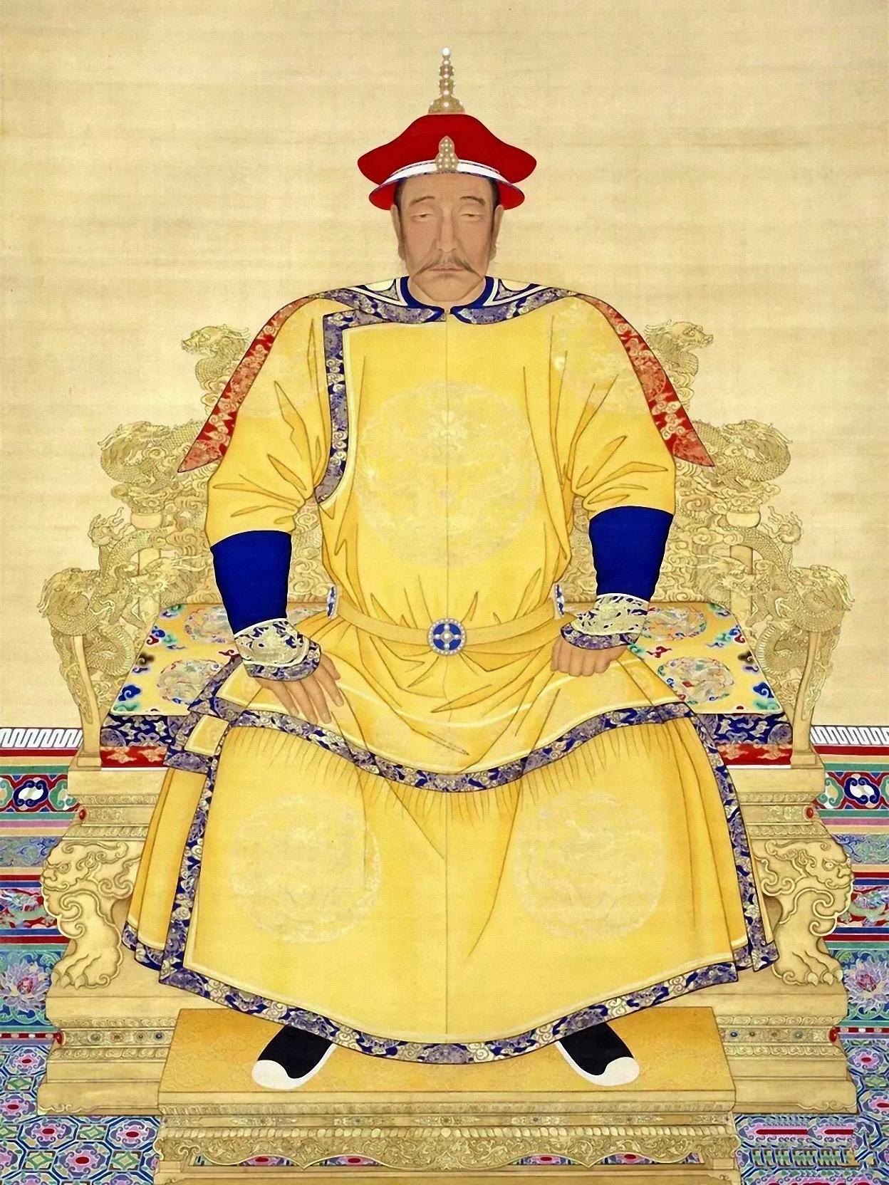 奠基清朝的两位帝王！努尔哈赤，全名爱新觉罗·努尔哈赤，生于1559年2月21日，是清朝的奠基者，后金的第一位大汗。他以十三副甲胄起兵，经过多年的征战，统一了女真各部，建立了后金政权。努尔哈赤的军事成就和政治手腕为清朝的建立奠定了坚实的基础，尽管他并未自称皇帝，但被尊称为“清朝第一帝” 
清太宗爱新觉罗·皇太极（1592年11月28日—1643年9月21日），又译黄台吉、洪太主，生于费阿拉城（今辽宁抚顺新宾县旧老城）。后金第二位大汗（1626年10月20日—1643年9月21日）在位，其间于1636年称帝，改