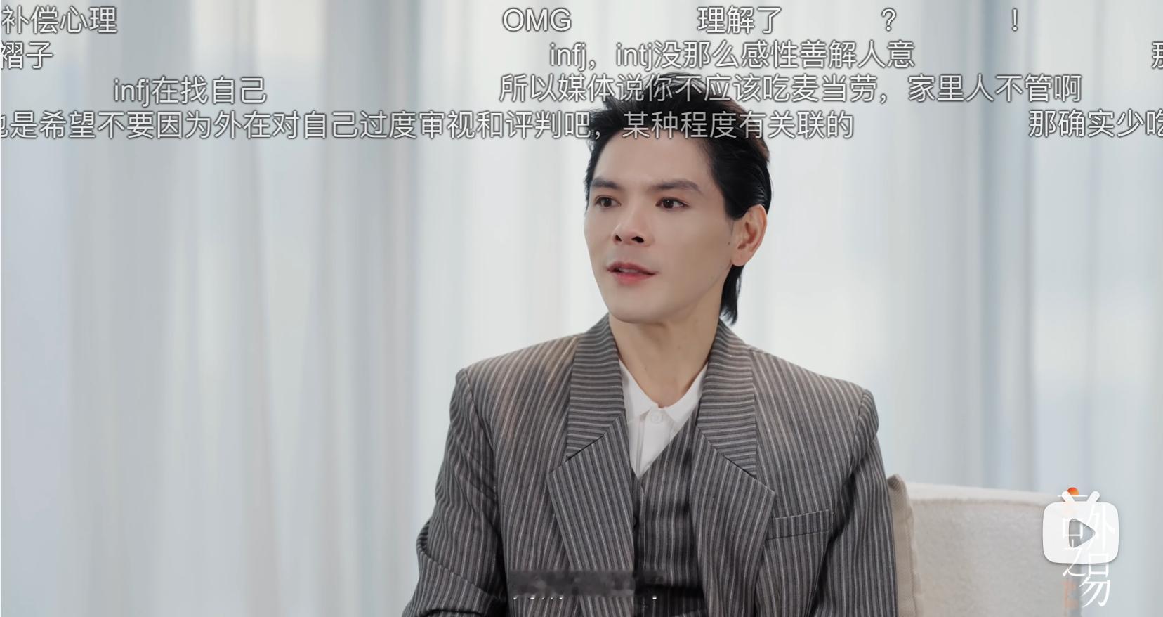 向佐4岁就100斤14岁260磅（253斤），现在140斤，等于减了100斤这个