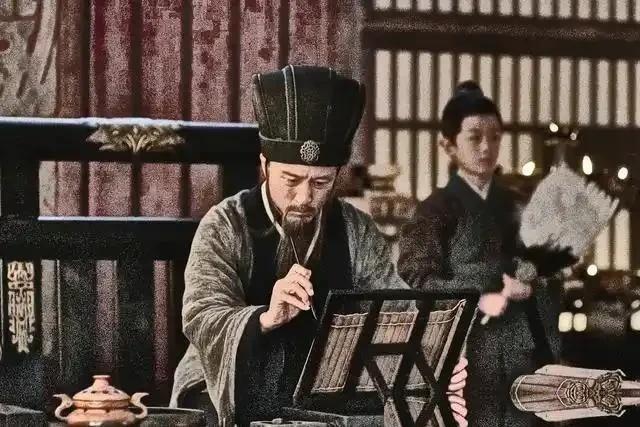 孔子说未知生焉知死，中国人的信仰藏在青史里。
外界一直有声音说中国人没有信仰，只