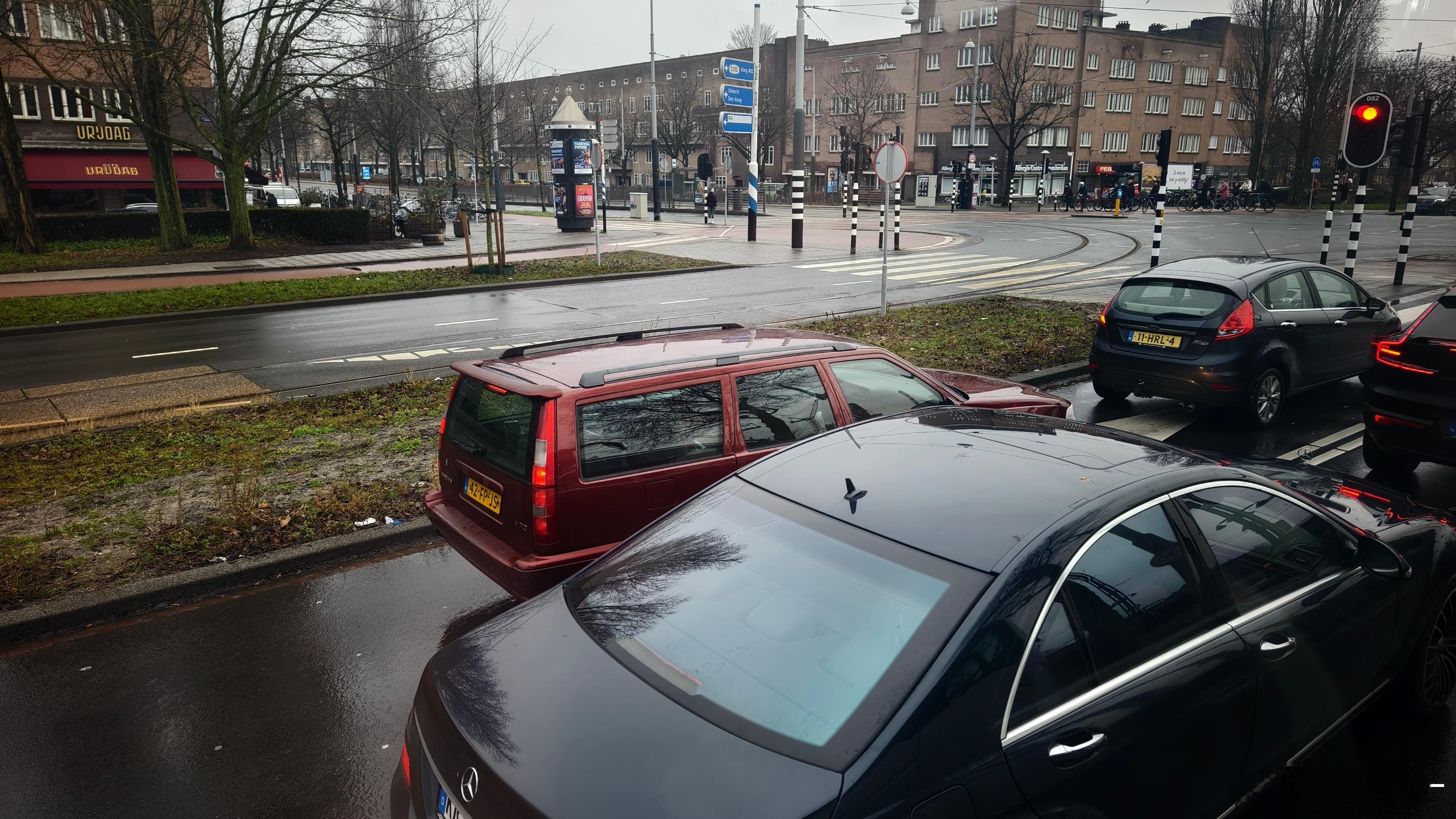 去欧洲前，参加了小鹏X9的用户画像分享会，大概推导结果是，原本选择六七座SUV的