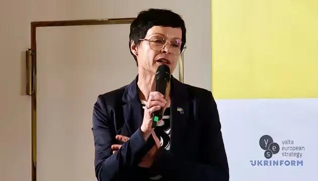 【钟爱有加，欧盟将接纳乌克兰】
欧盟扩大事务专员玛尔塔·科斯7月12日在接受乌克