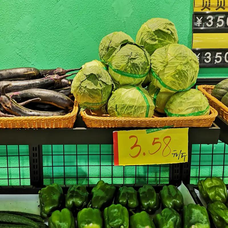 高油价之下，百姓生活着实改变了许多。油价突破百美元大关后，整个生活链条都受到了影