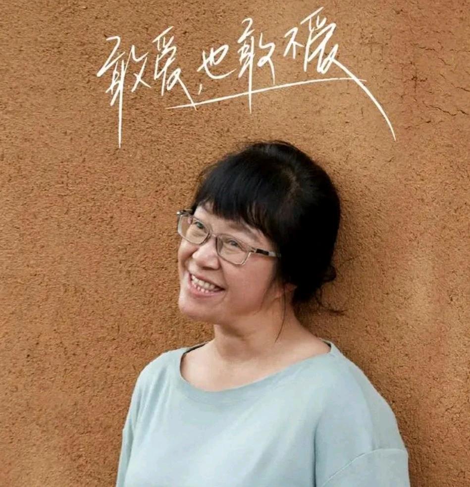 很多人活的都不如余秀华。还真是知识改变命运。
她一个残疾人找的男人都是健全人。如