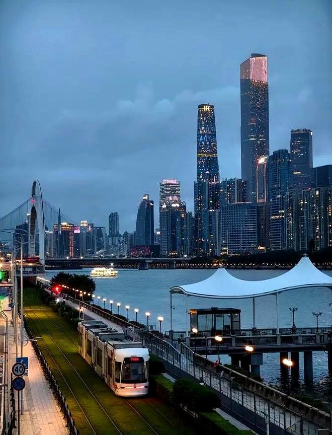 今天老公给我转了3000生活费，钱一到手就开数落：结婚十年你一分钱没挣，全家靠我