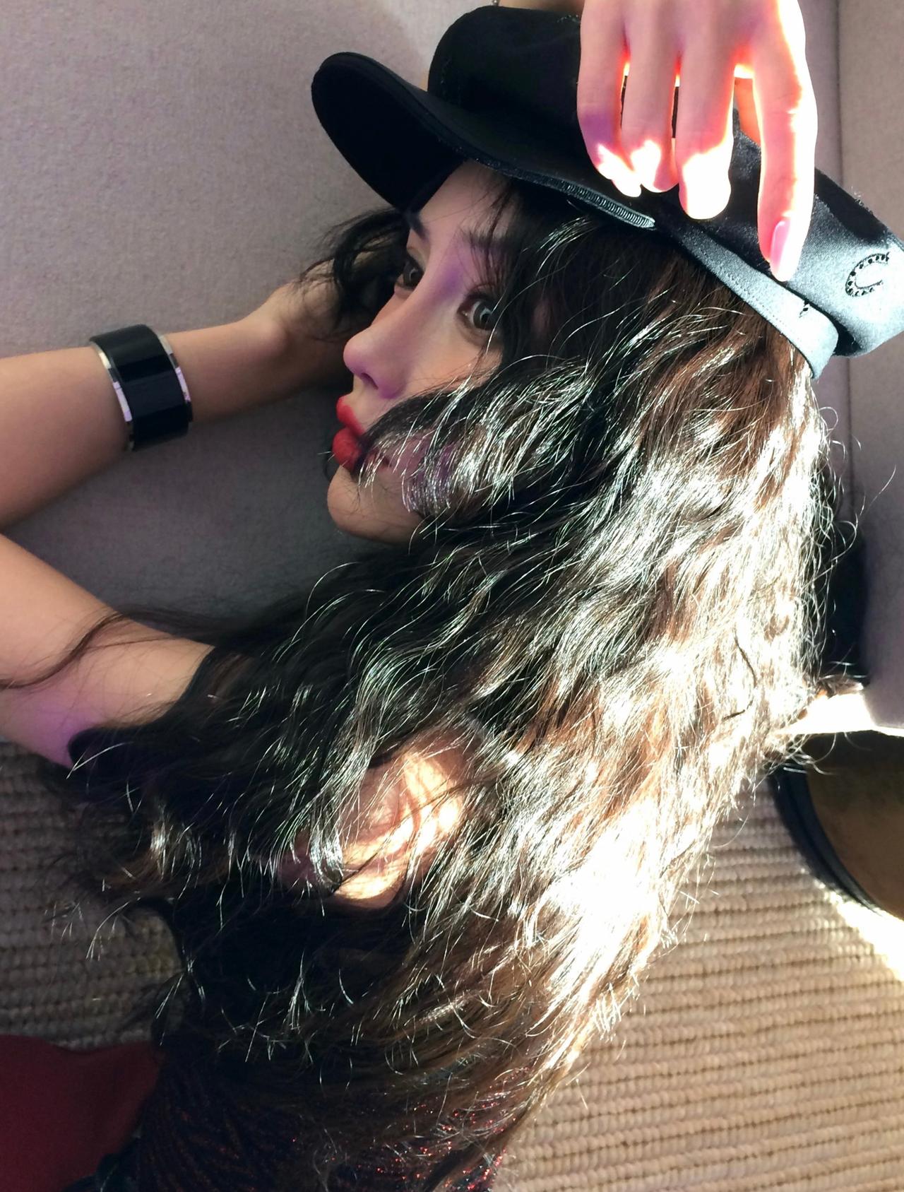 [心]Angelababy原图王者

摄影师更新一组新图
来互动：
宣宣贴心的为