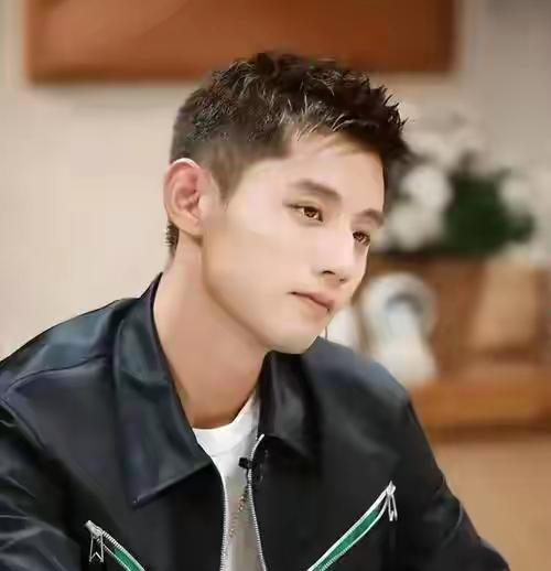 国乒教练竞聘应该让邓亚萍和侯英超上位。
王皓带男队已经证明了乏善可陈，就别惦记总