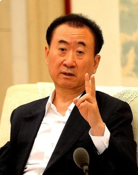 永辉超市向王健林“追债”一事，本质是一起涉及金额超38亿元的股权转让款纠纷。核心
