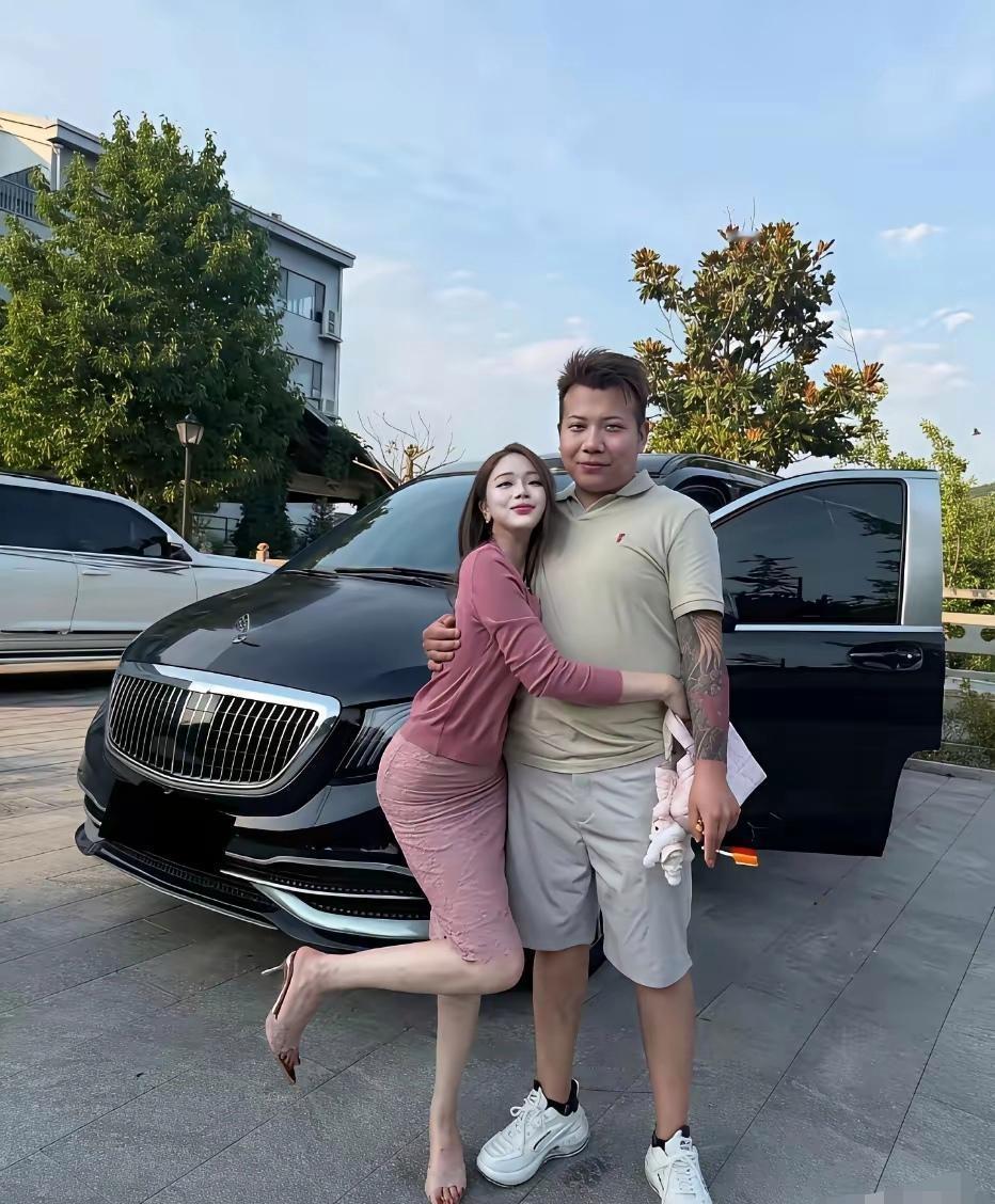 哥们儿你得好好的千万别破产啊
这个男人肯定很有钱吧，你们觉得呢