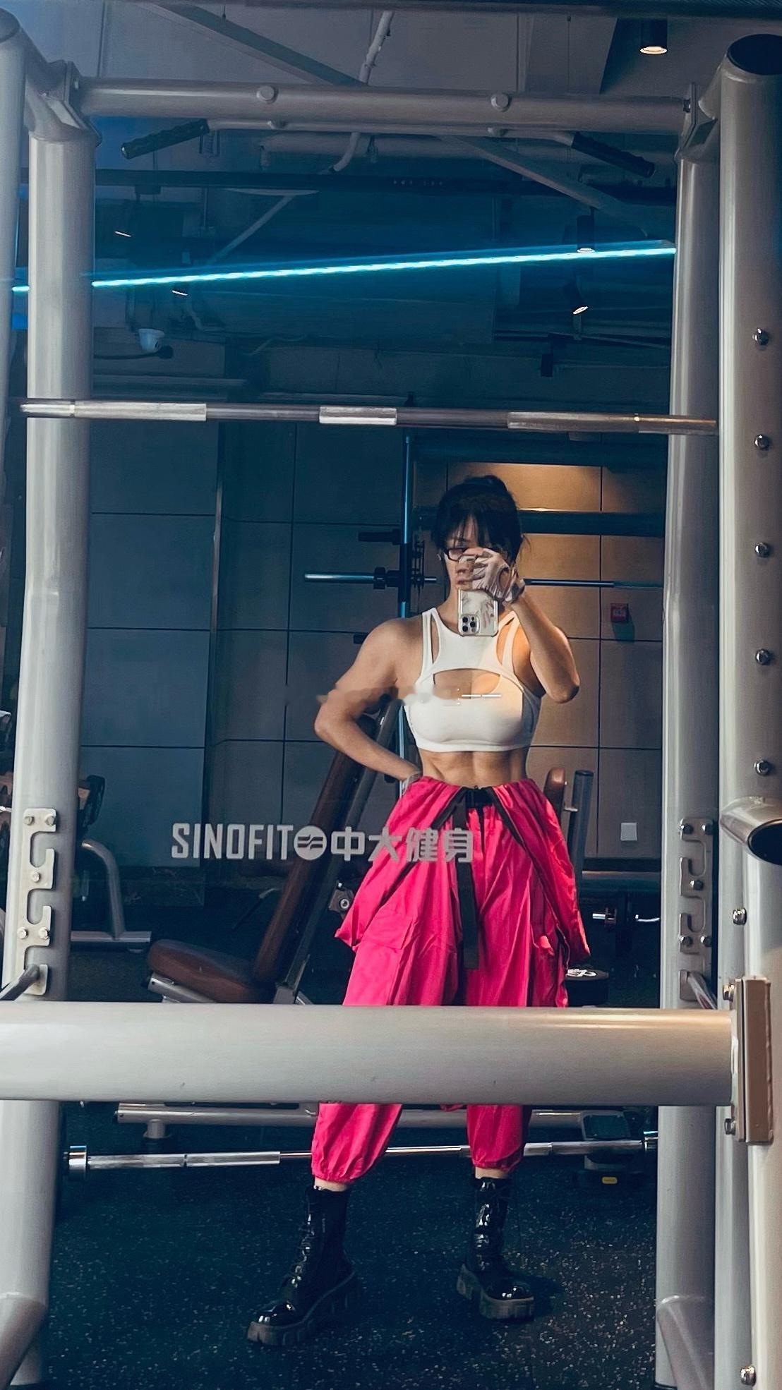 一个月一小时的撸铁💪全靠之前的底子了[开摆]  ​​​