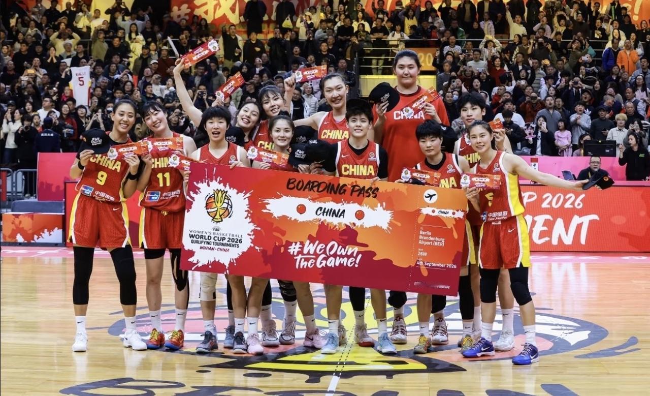 61比90，中国女篮不敌法国，止步2026女篮世界杯八强。
开局姑娘们曾打出13