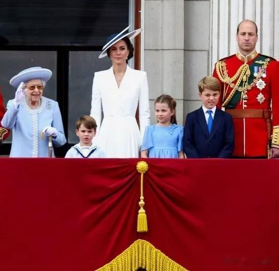 又要见到三个小家伙啦！本周六，6月17号，英国王室将会举行一年一度的皇家阅兵仪式