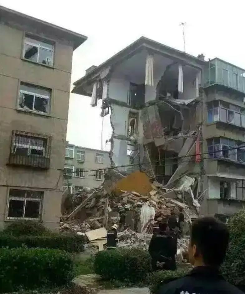 住宅楼越老，为何消防风险越高？其实，问题不是出在建筑老旧自身上，更可怕的是长期积