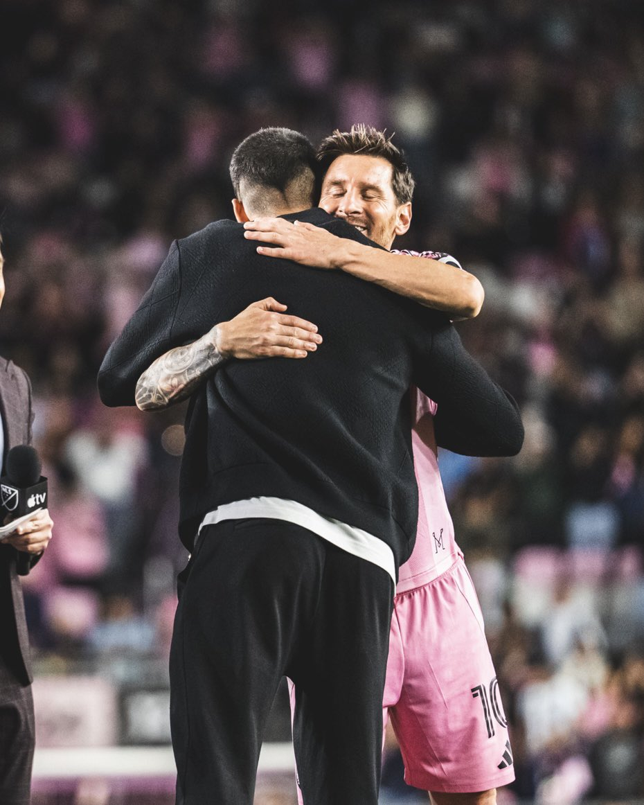 📸东部决赛时的梅西和阿尔卡拉斯！梅西迈阿密国际vs纽约城