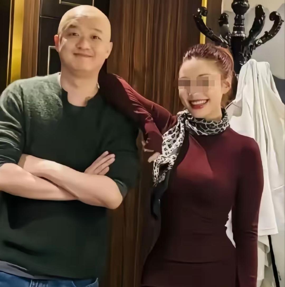 包文倩说对了
很多女人喜欢包贝尔，都会很主动，包括这位进入她酒店房间的女人，据说
