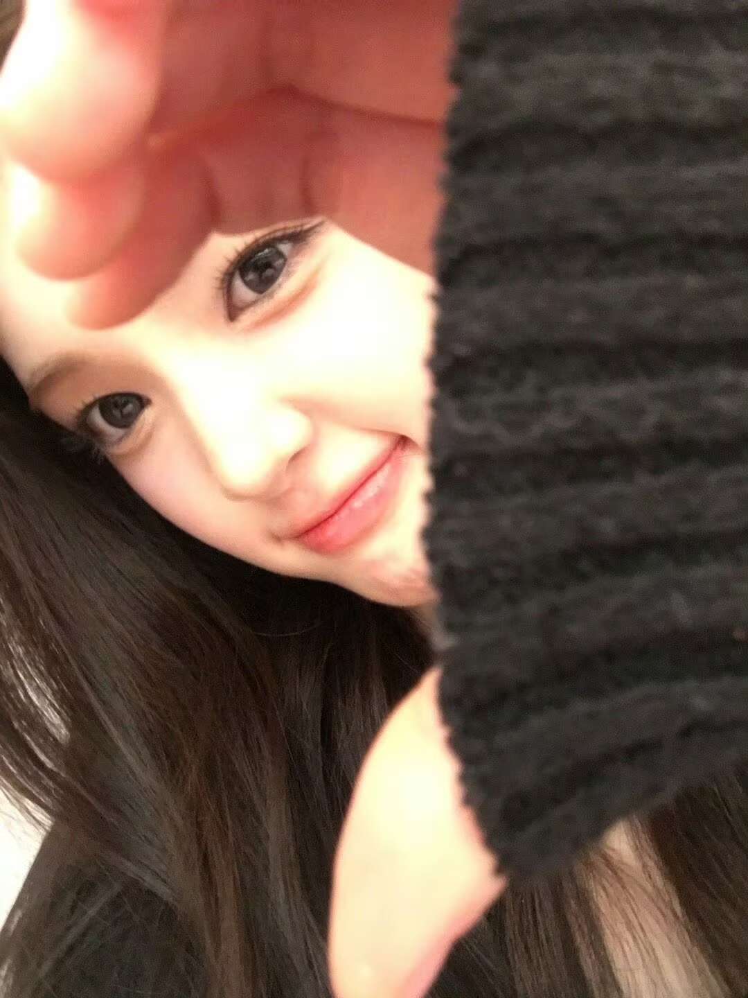 这只小兔是自拍天才呀 