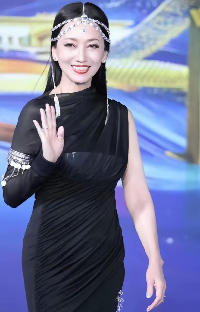 年龄大了和名气小了都无所谓，因为她活了71年还像个18岁的小姑娘！这已经不是有点