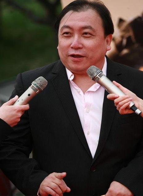 导演，王晶说，九十年代，我们最难过，上面都是有背景的大人物，叫我们干嘛就干嘛，有