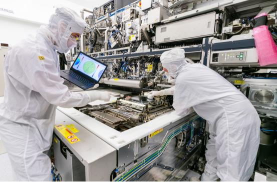 阿斯麦前总裁曾炮轰中国：自主研发光刻机，是在破坏全球产业链！

这话听起来好像是