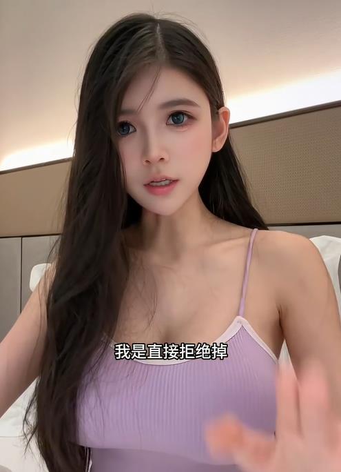 狗头萝莉被高薪邀约去夜店摊煎饼 煎饼网红狗头萝莉发视频称，收到了夜店为期一年的高
