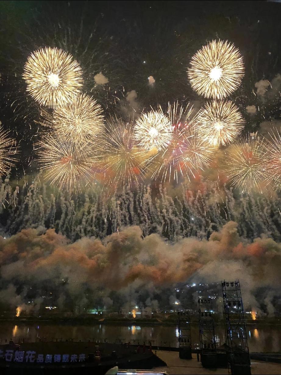 好奇查了查浏阳，
不查不知道，
一查才知道，原来浏阳不仅年产值高达数百亿，还被称