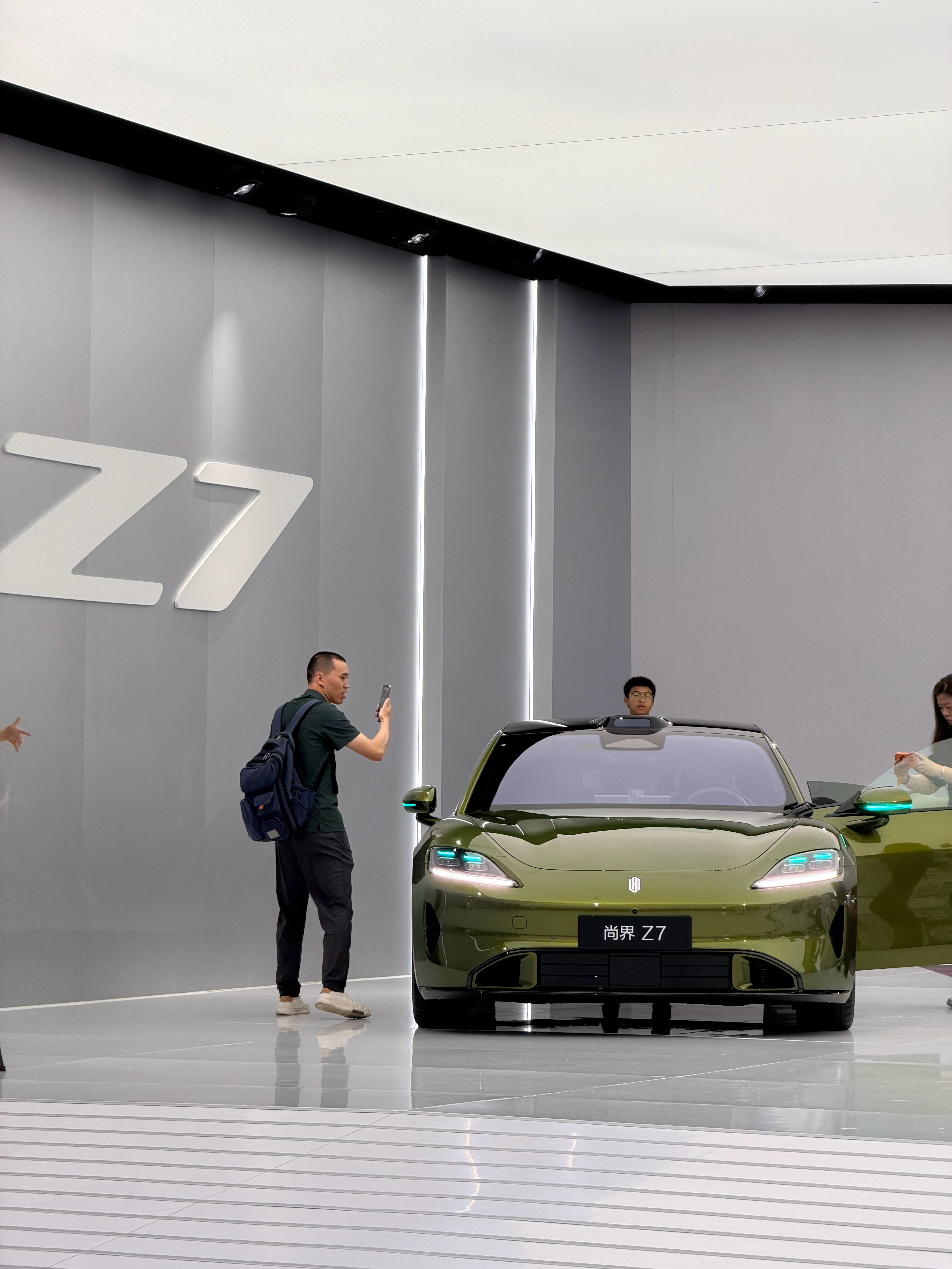 尚界Z7、Z7T两款车型的颜色真的都好好看，刚刚在鸿蒙智行春季新品发布会 展厅看