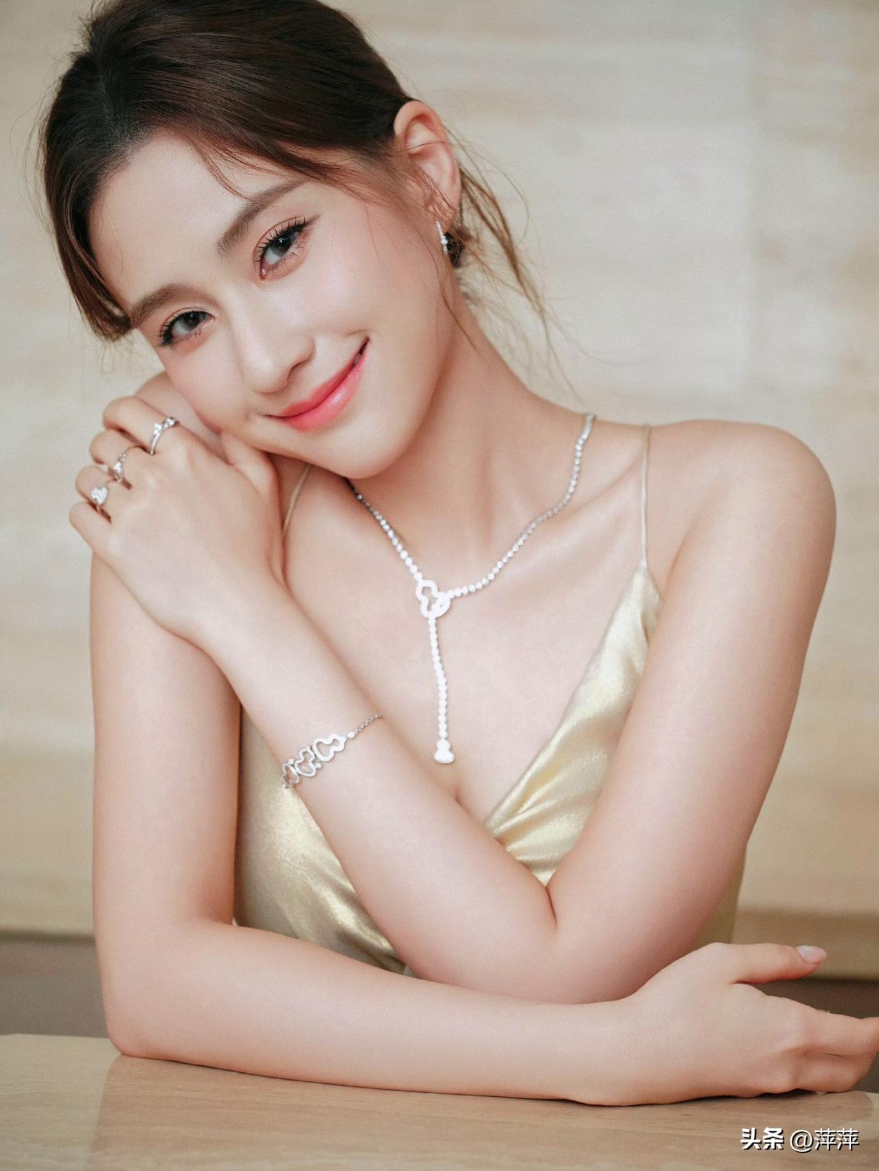何超莲.甜蜜美照