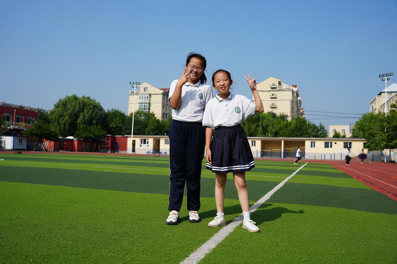 儿子和他的同学们马上要小学毕业啦～ 毕业照 小学毕业照