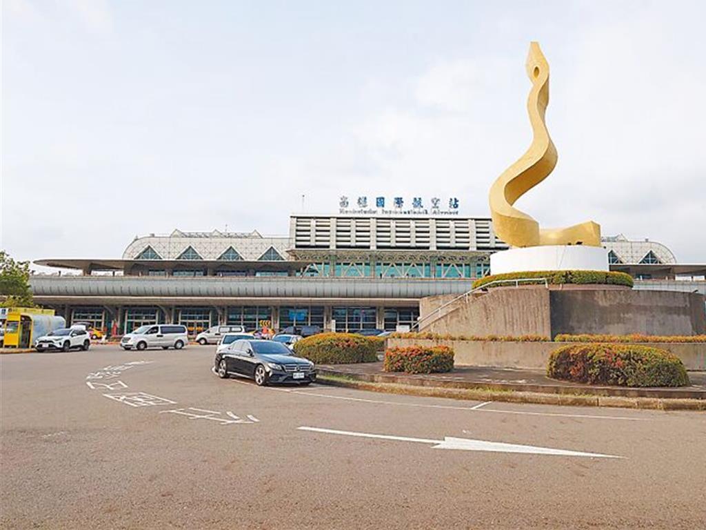 长荣系统当机40分钟 高雄至少3班机延迟半小时。
经高雄航空站调查核实，今日清晨