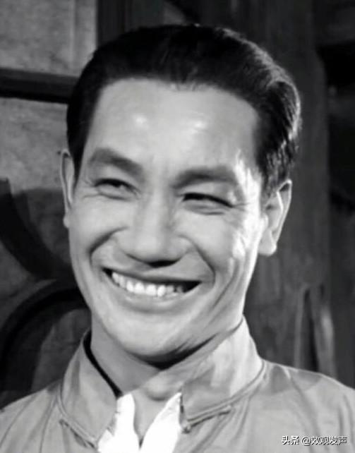 1924 年，他出生于辽宁开原。1945 年参军，1949 年进入东北电影制片厂