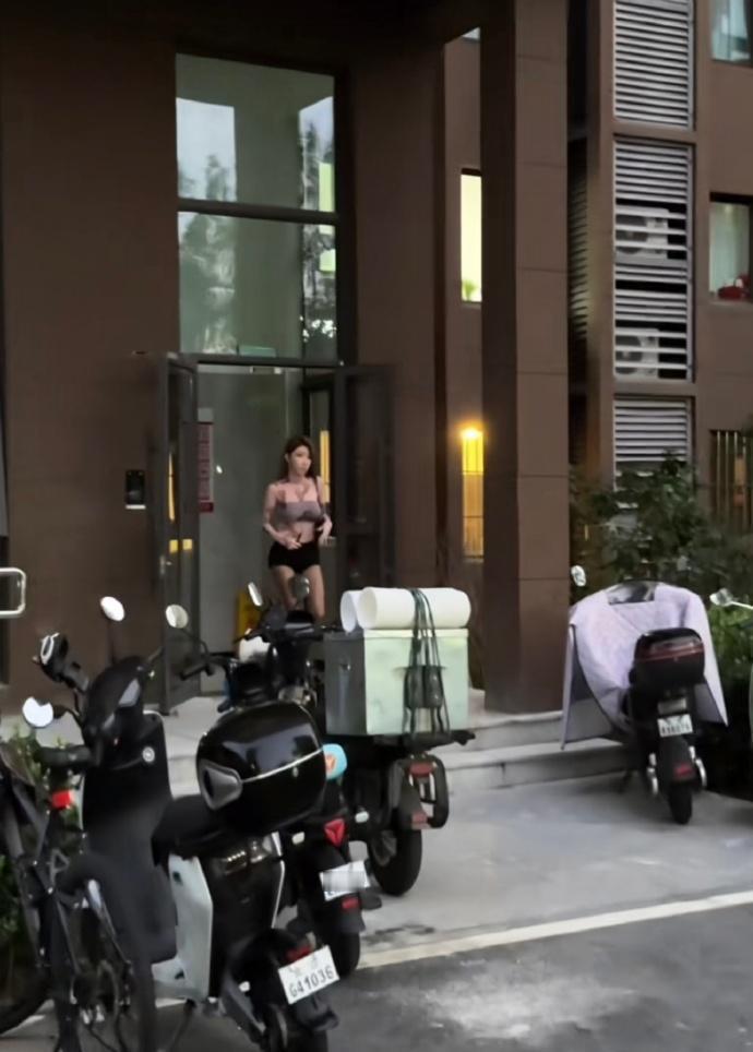 像这种高档小区，物管费一定挺贵的吧. 