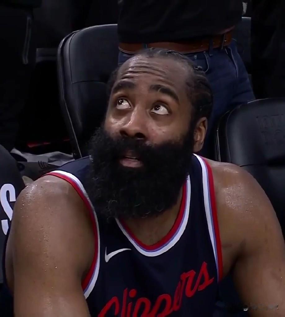 最多领先森林狼18分最后还是被逆转输球！！！
快船接下来的7场比赛可不好打喽，个