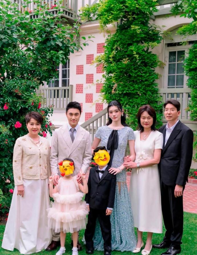 何猷君奚梦瑶婚礼欢迎晚宴 当年赌王过世守孝三年，后面又是二胎所以一直没办婚礼，今
