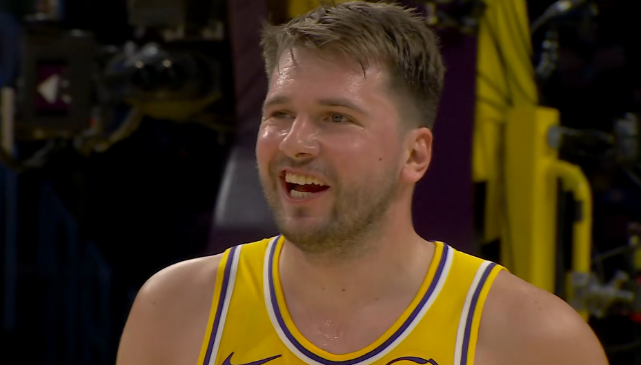 东契奇真无差别输出：20分3篮板1助攻8/11这是他面对太阳的第一节，上一场对鹈